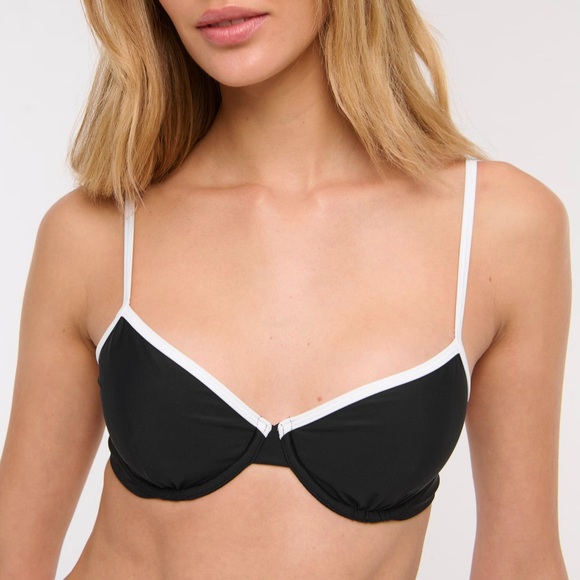 Curve Love 90s Clean Underwire Bikini Top in Black with White Contrast - Picture 7 of 11